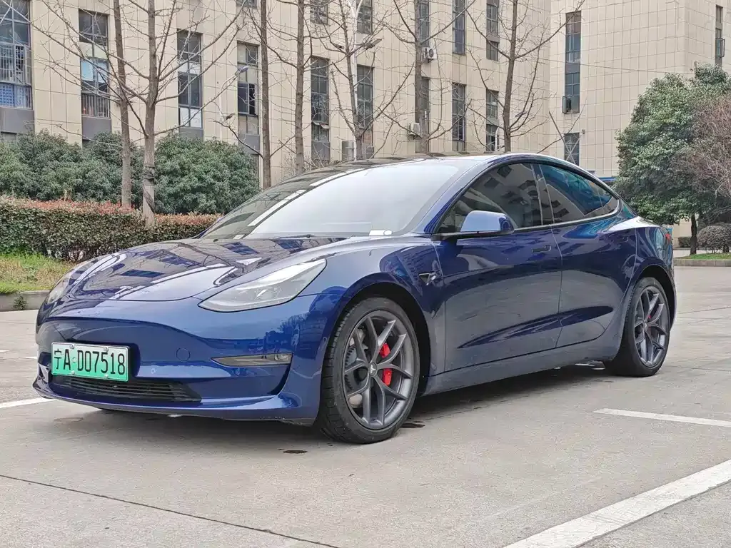 Tesla Model 3 — фото 1