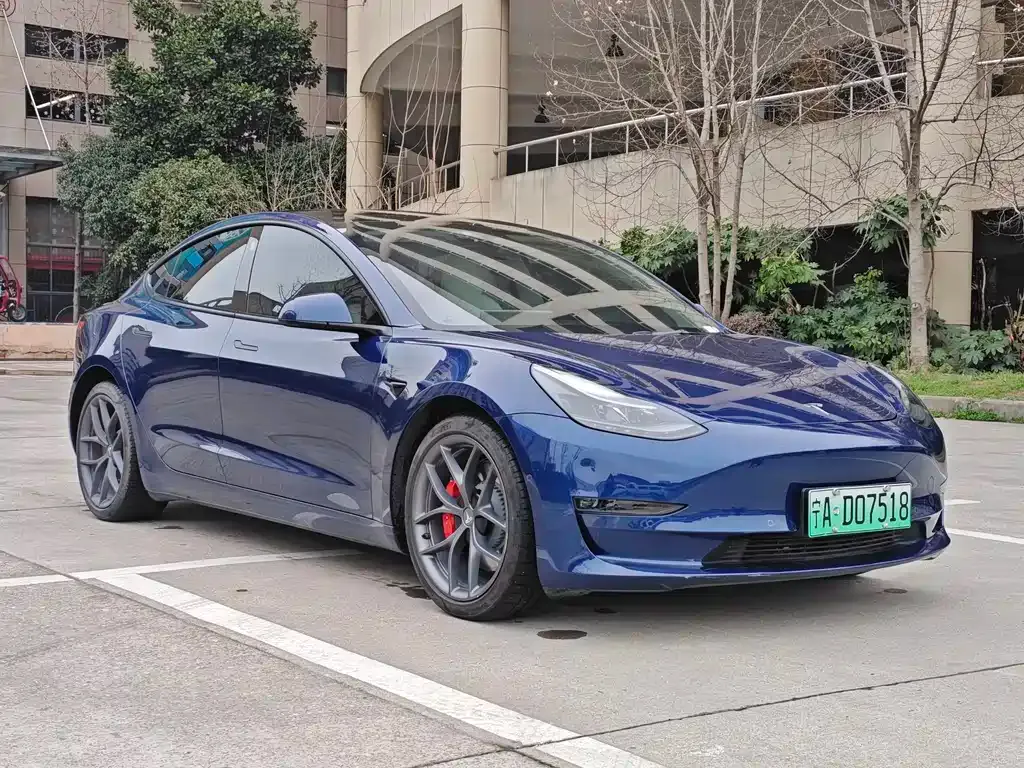 Tesla Model 3 — фото 9
