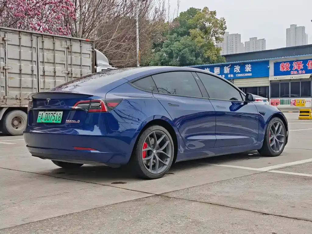 Tesla Model 3 — фото 4