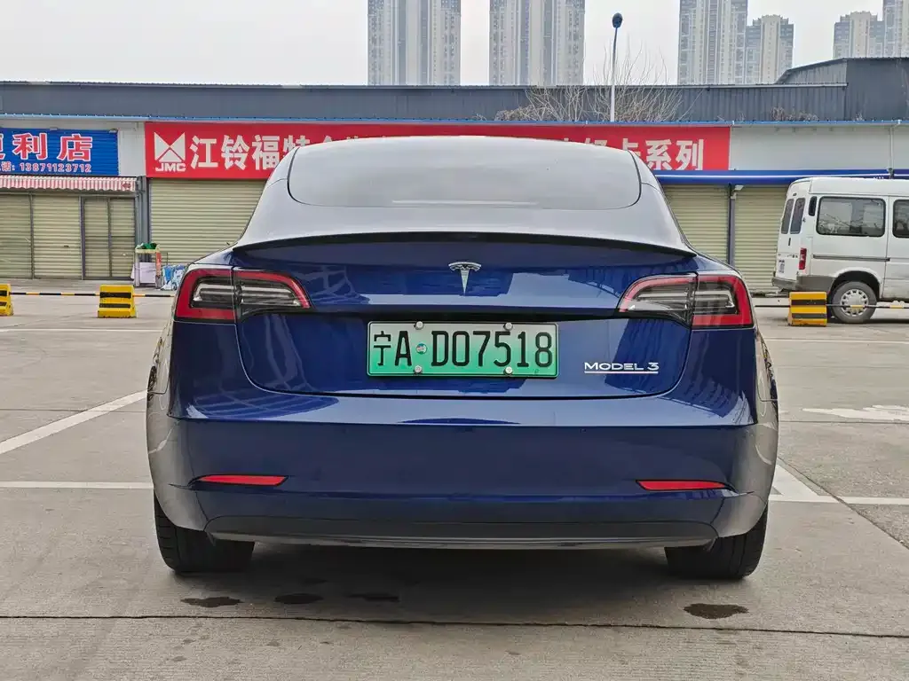 Tesla Model 3 — фото 3