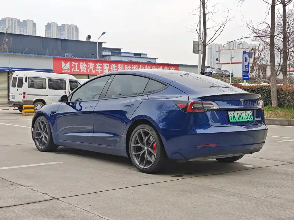 Tesla Model 3 — фото 6