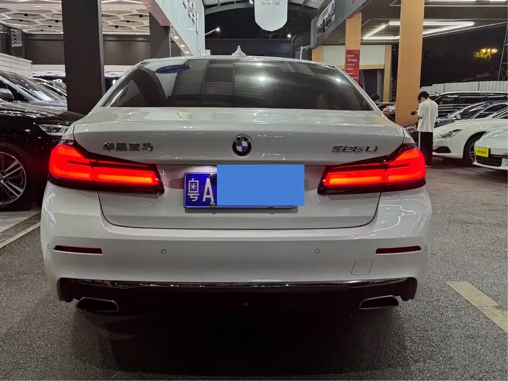 BMW 5 Series — фото 4