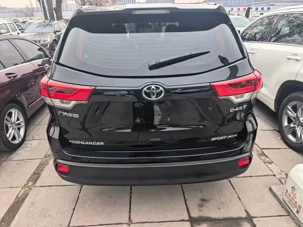 Toyota Highlander — фото 6