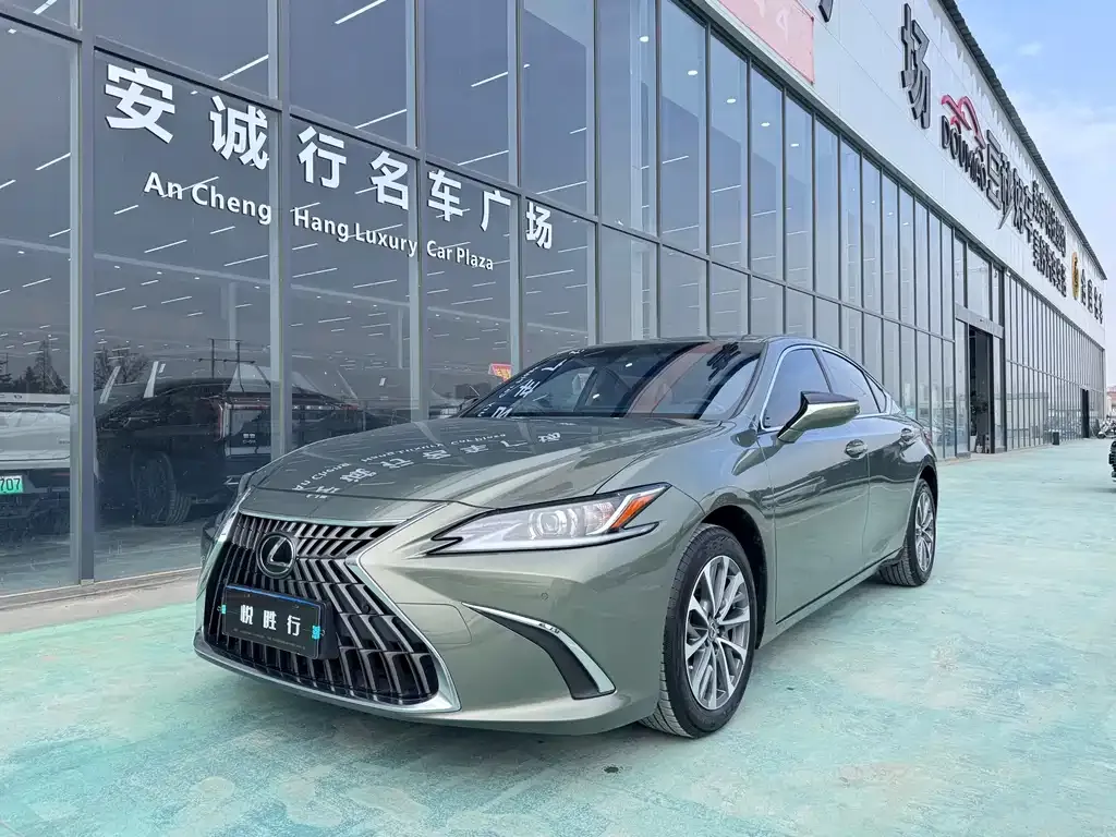 Lexus ES — фото 1