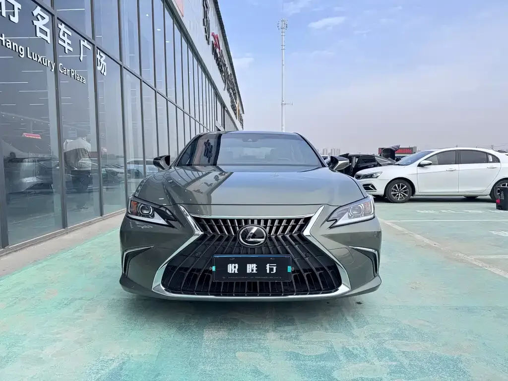 Lexus ES — фото 5