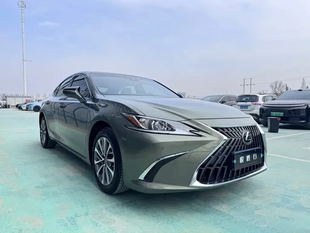 Lexus ES — фото 8