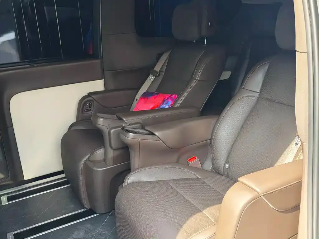 Li Auto Li MEGA 2025 из CN, фото 4