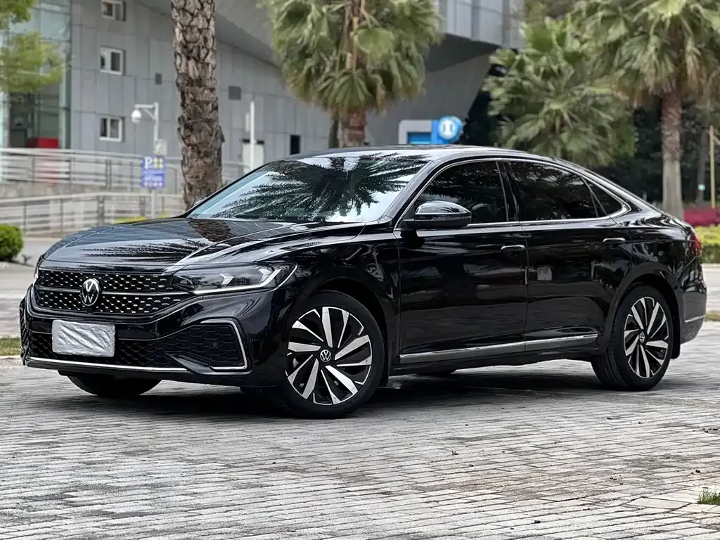 Volkswagen Passat — фото 1
