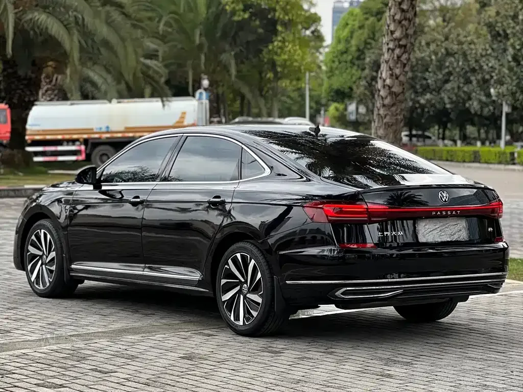 Volkswagen Passat — фото 8