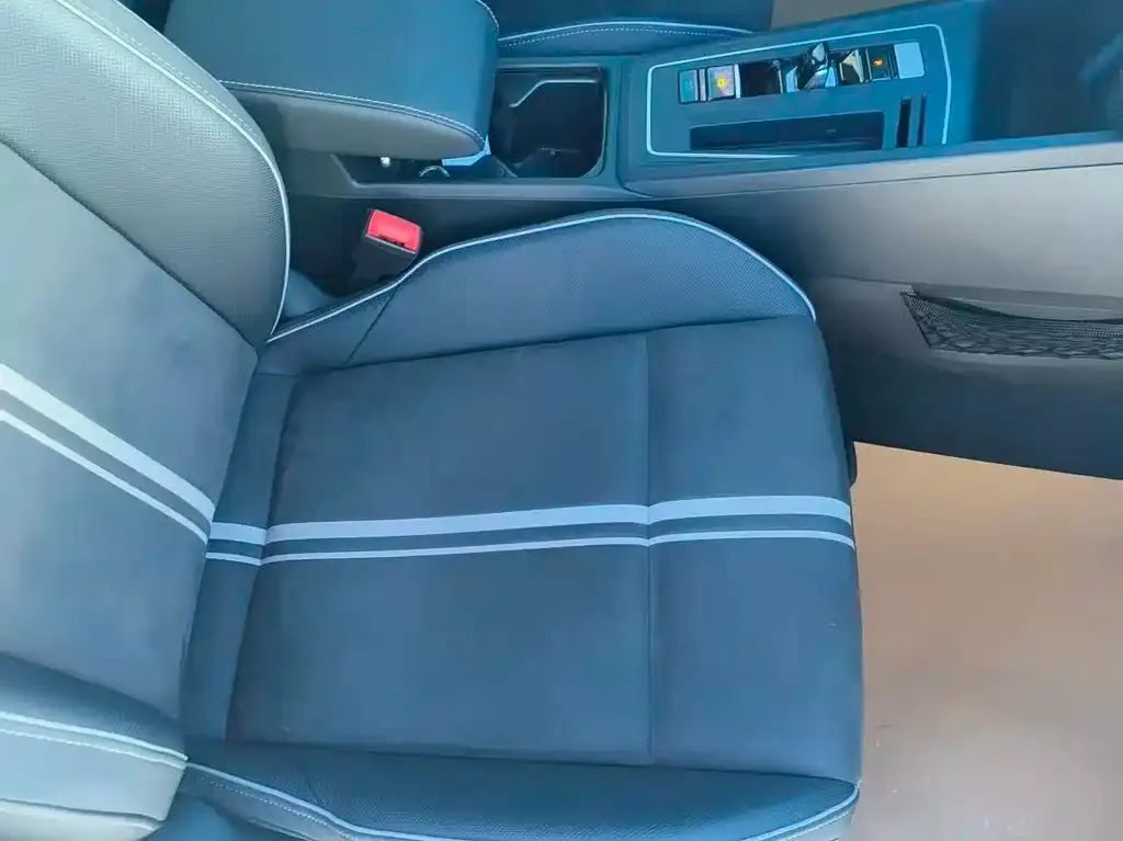 Volkswagen Golf 2021 из CN, фото 2