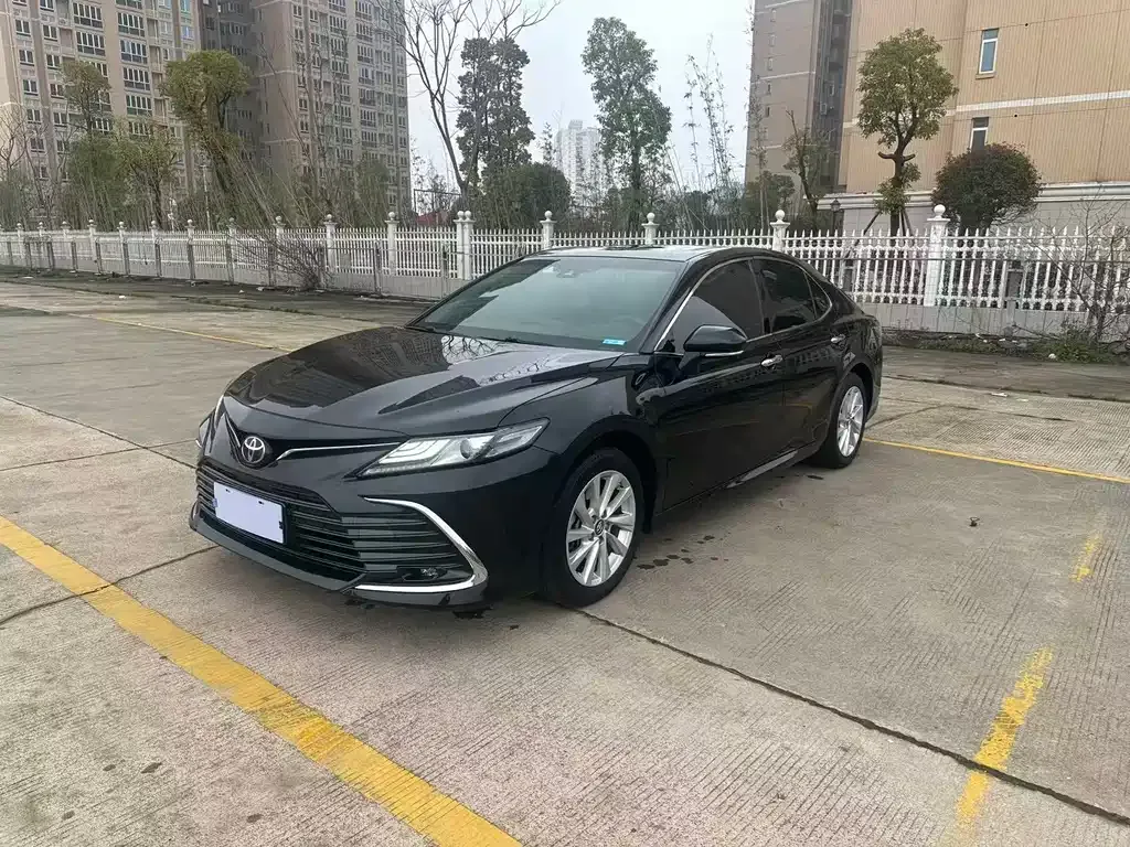 Toyota Camry — фото 10