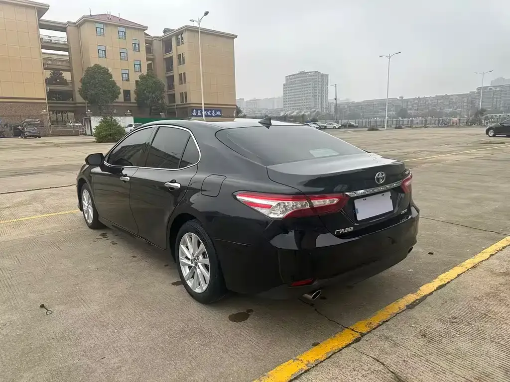 Toyota Camry — фото 8