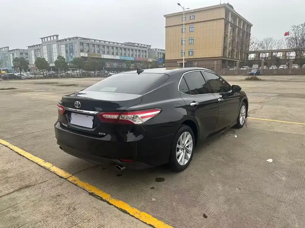 Toyota Camry — фото 7