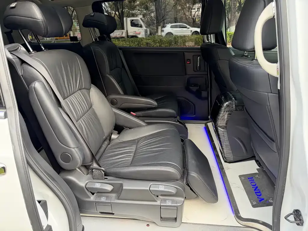 Honda Odyssey — фото 10
