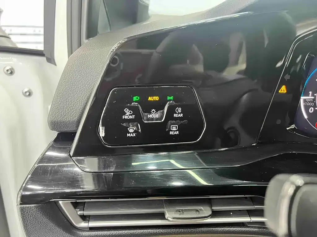 Volkswagen Golf 2023 из CN, фото 4