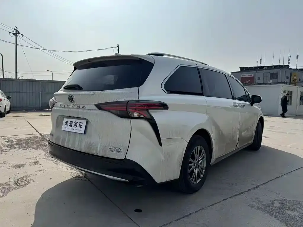 Toyota Sienna — фото 9