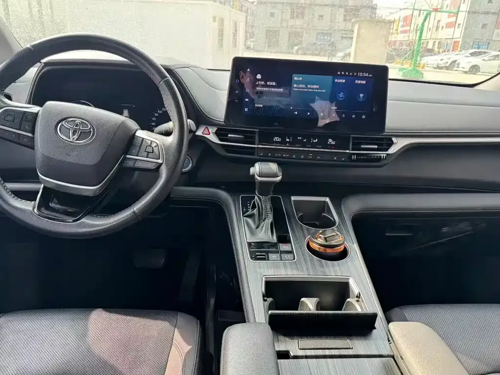 Toyota Sienna — фото 7