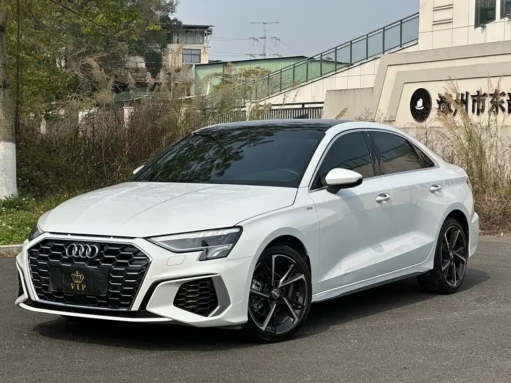 Audi A3 — фото 1