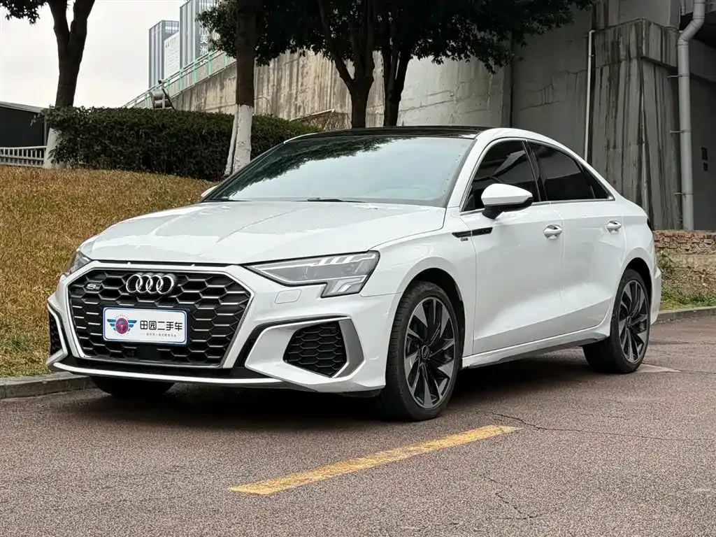 Audi A3 — фото 1