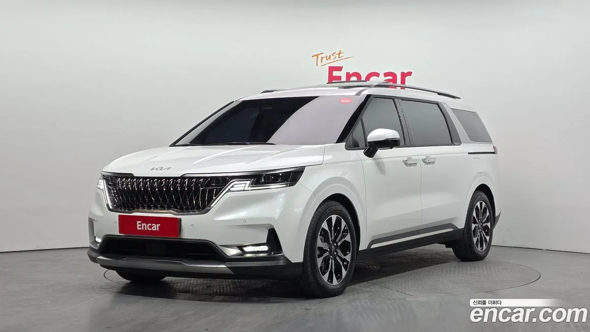 Kia Carnival 7-Seater Outdoor