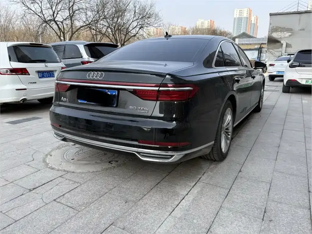 Audi A8 — фото 3