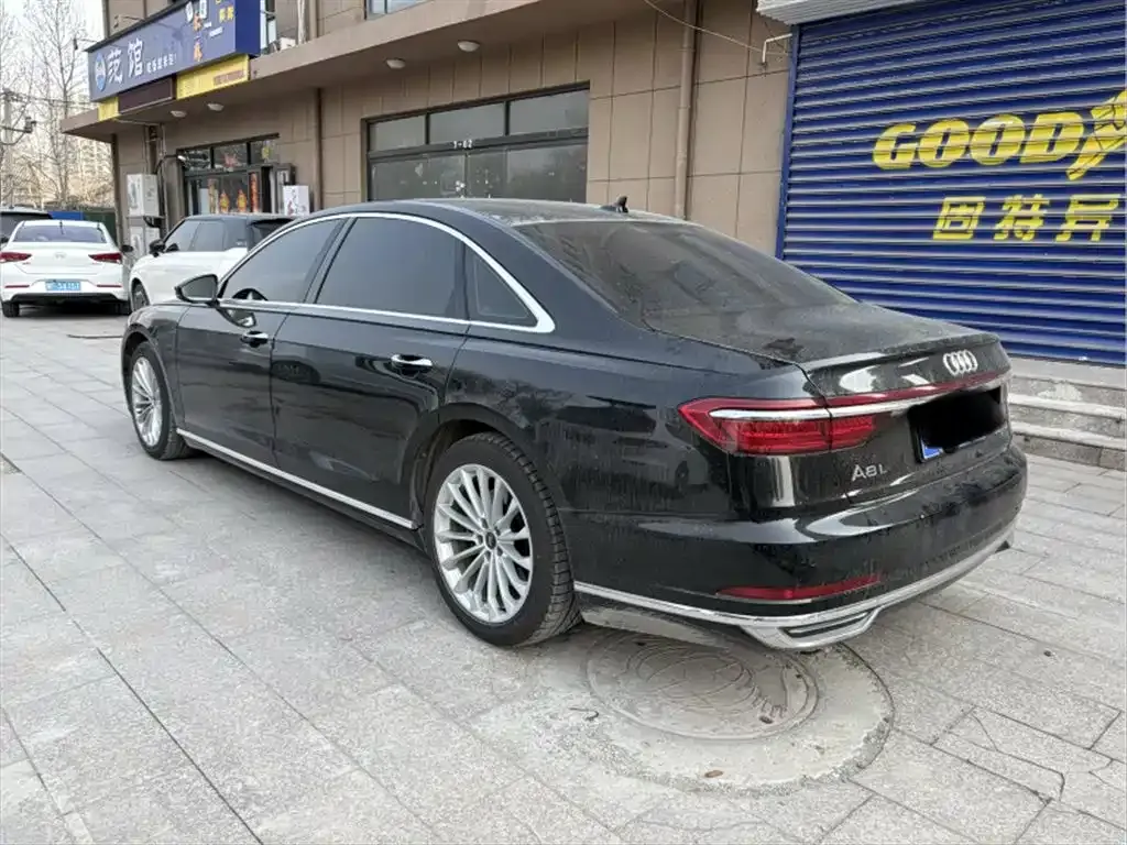 Audi A8 — фото 7