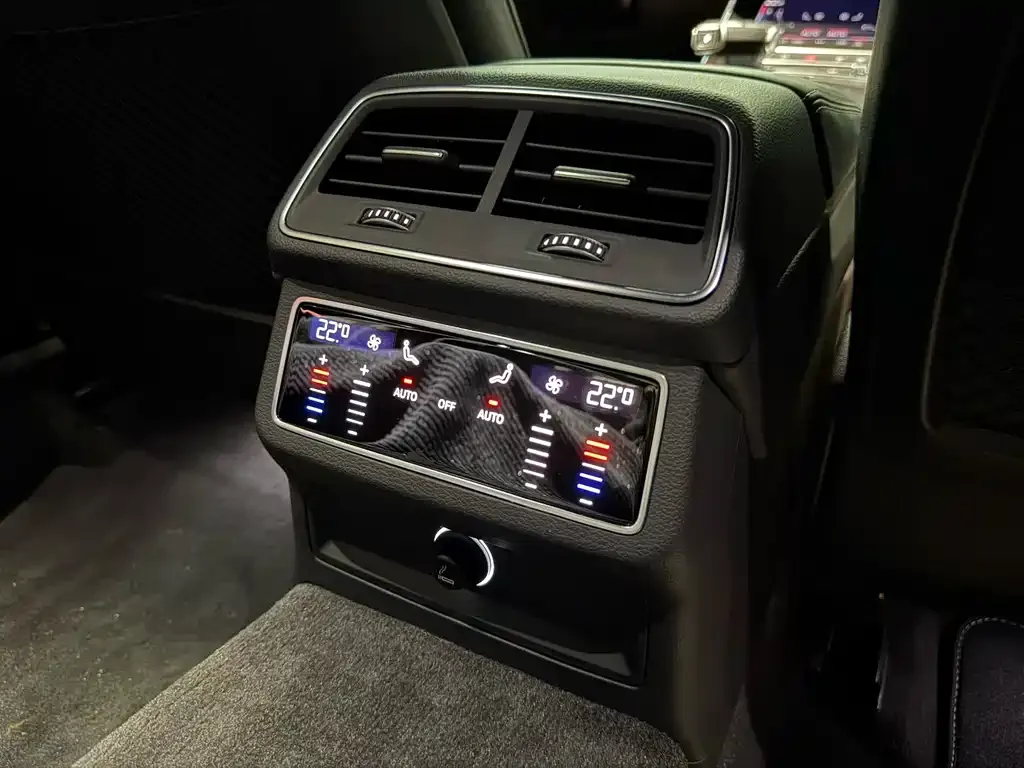 Audi A6L 2021 из CN, фото 4