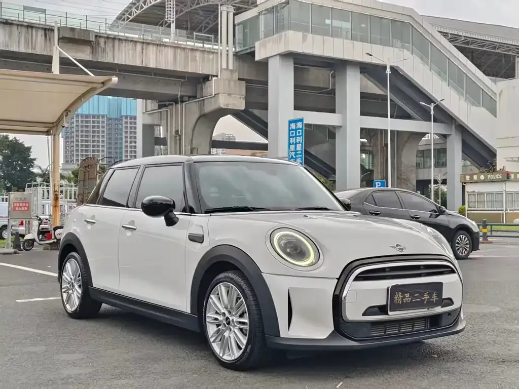MINI Cooper (3-door) 2023 из CN, фото 2