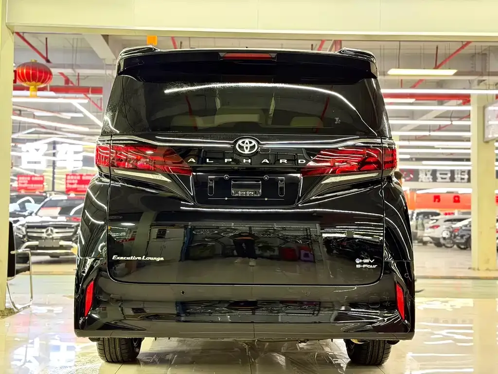 Toyota Alphard — фото 8