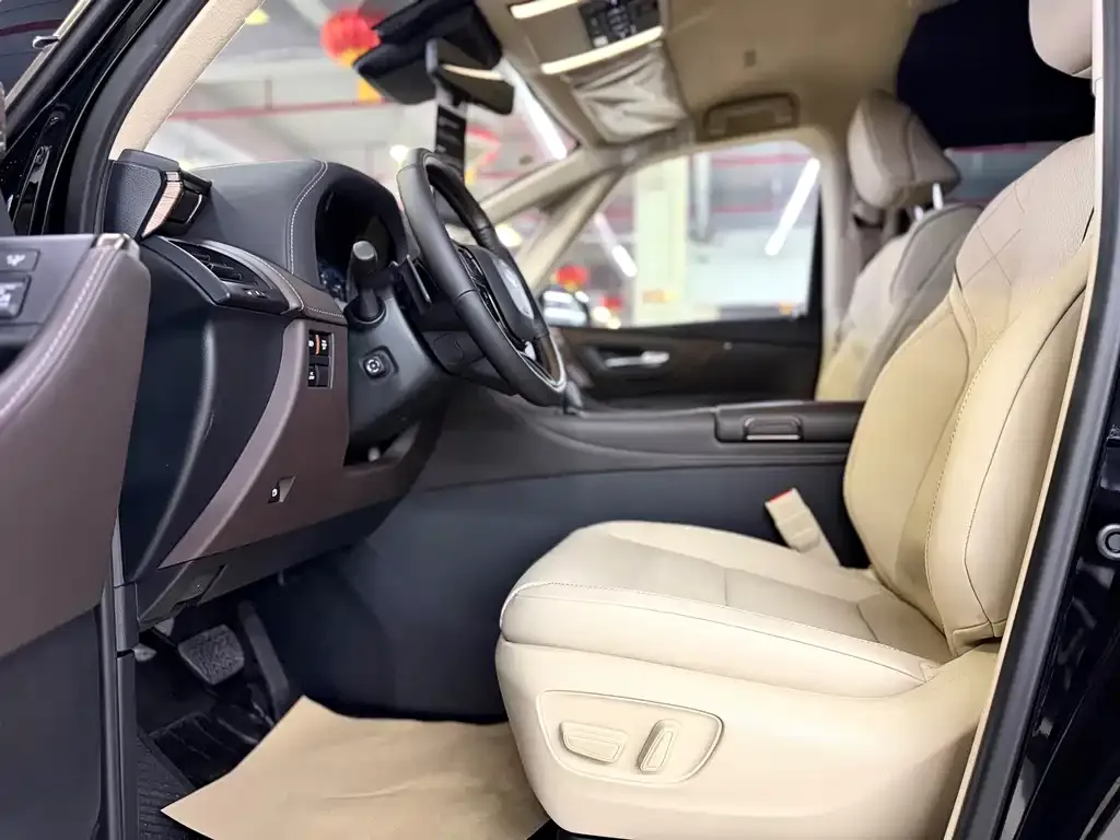 Toyota Alphard — фото 2