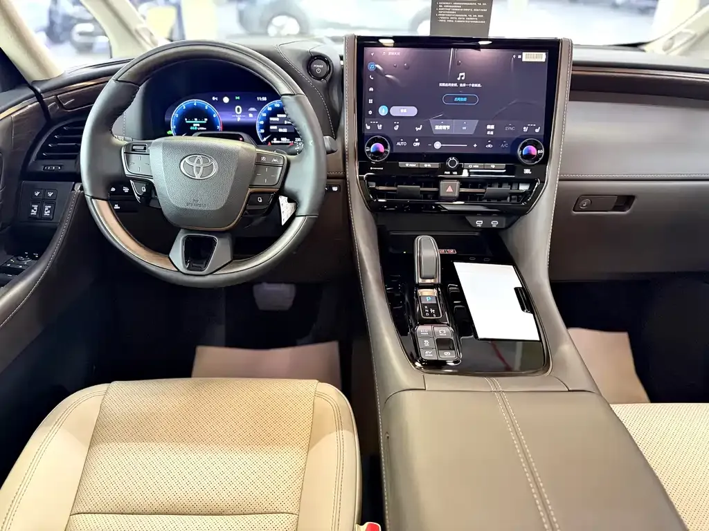Toyota Alphard — фото 9