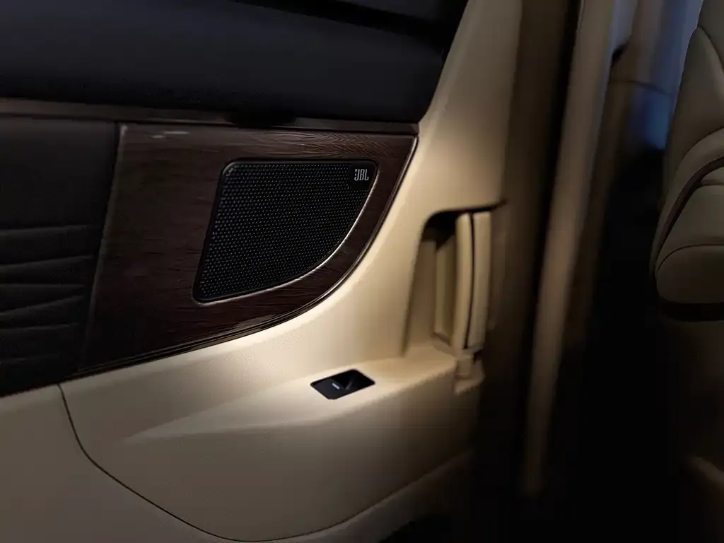 Toyota Alphard — фото 5