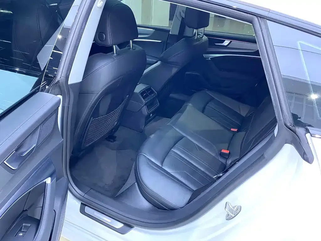 Audi A7 2021 из CN, фото 3