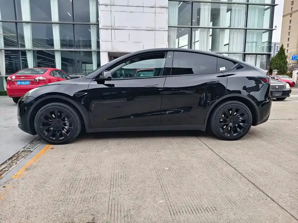 Tesla Model Y — фото 7