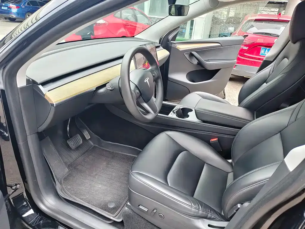 Tesla Model Y — фото 2