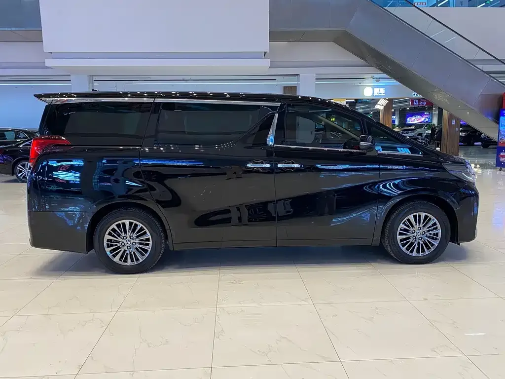 Toyota Alphard 2023 из CN, фото 3