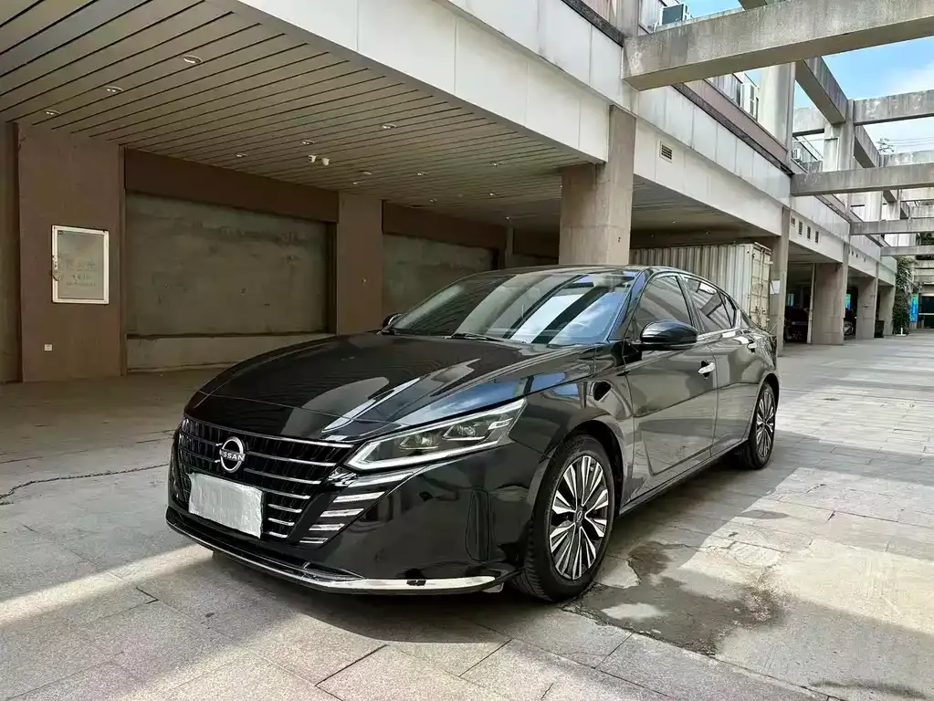 Nissan Teana — фото 1
