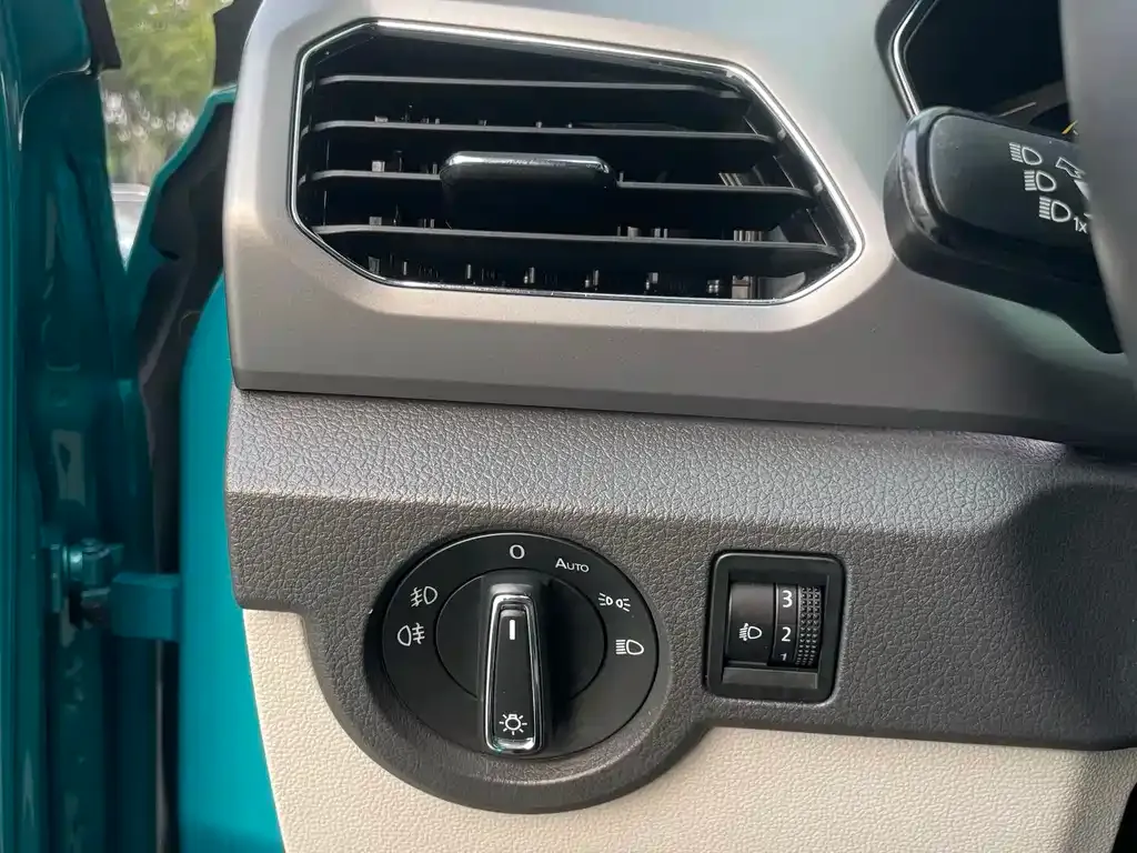 Volkswagen T-Cross — фото 9
