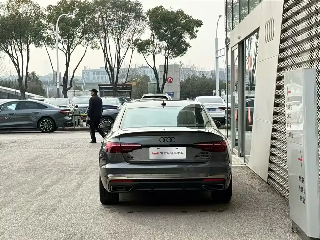 Audi A4L 2024 из CN, фото 9