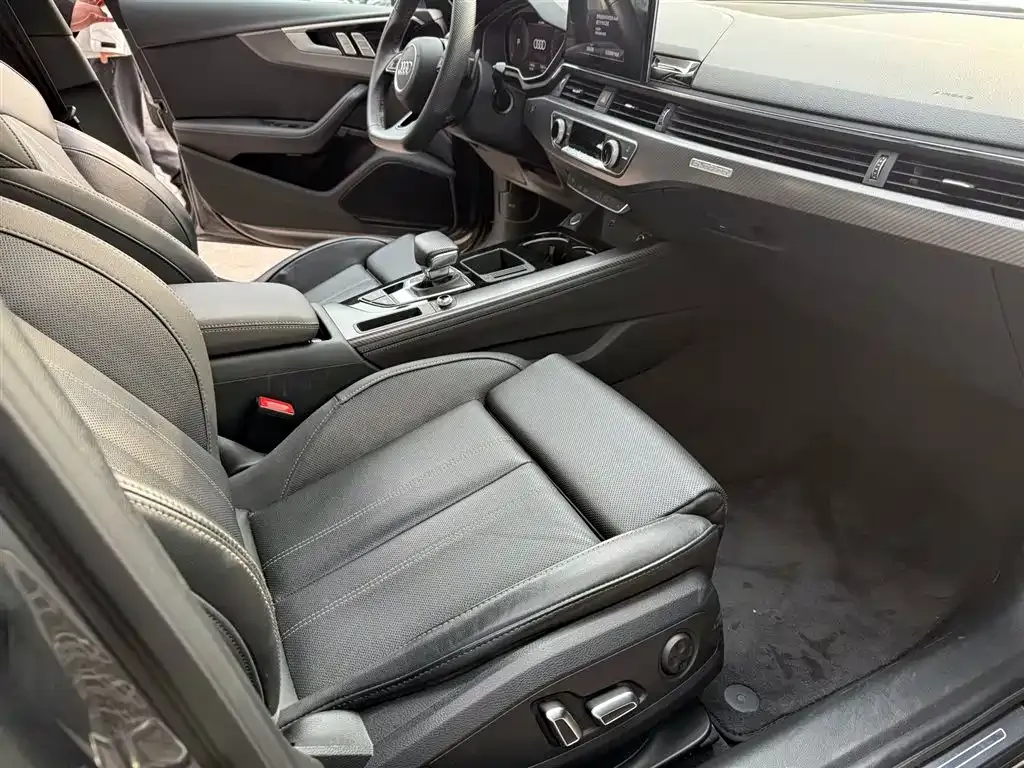 Audi A4L 2024 из CN, фото 7