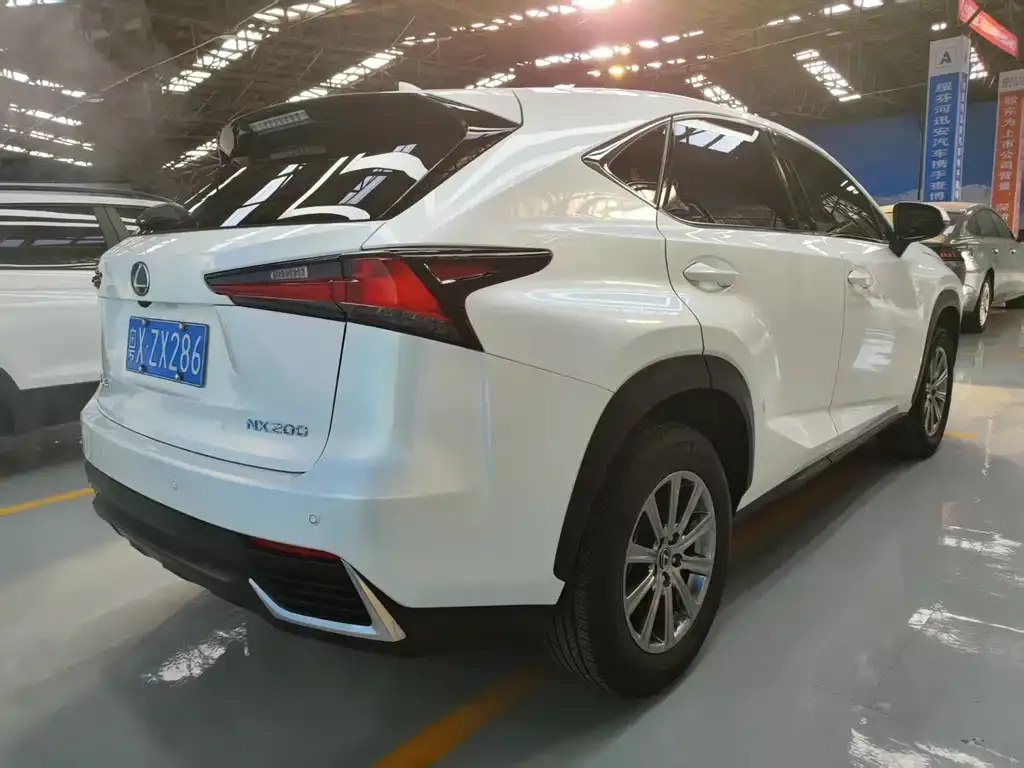 Lexus NX — фото 9