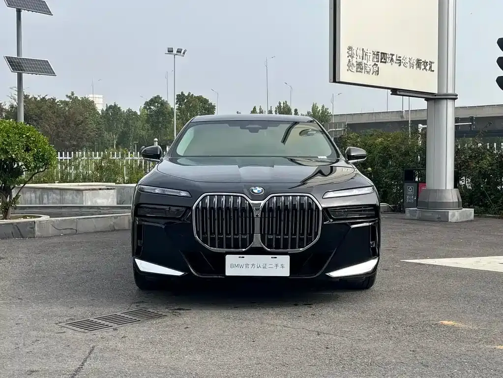 BMW 7 Series — фото 10