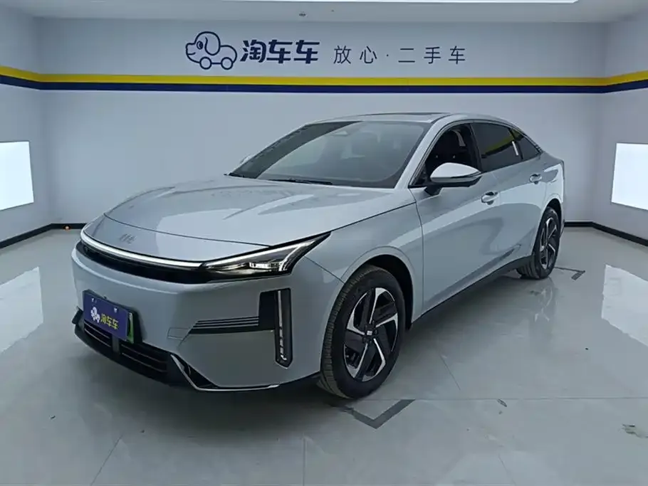 Geely Galaxy L6 — фото 1