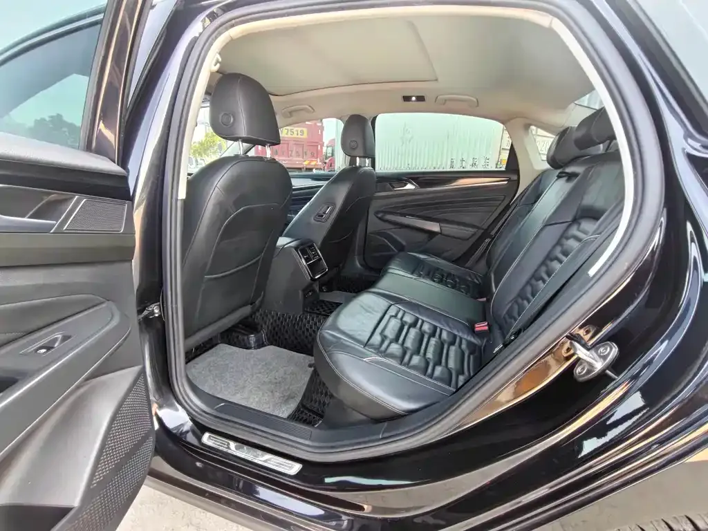 Volkswagen Passat 2021 из CN, фото 4