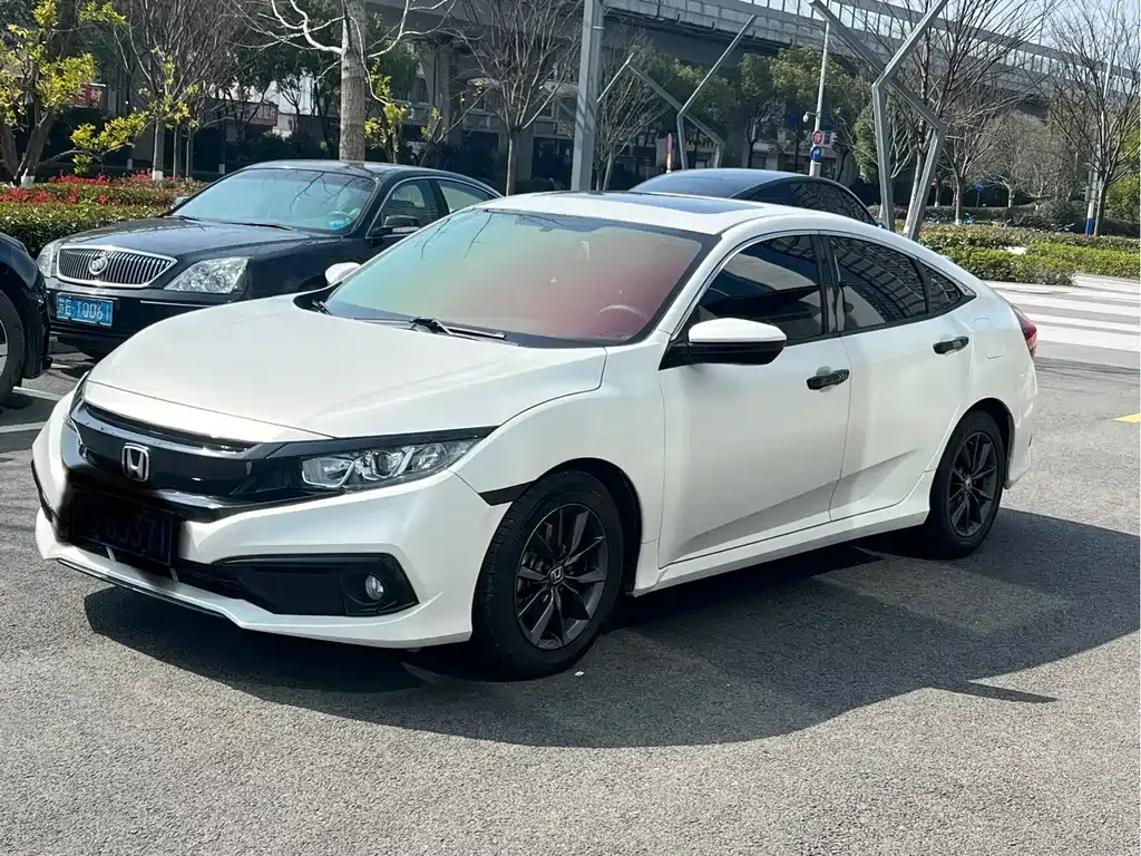 Honda Civic — фото 1