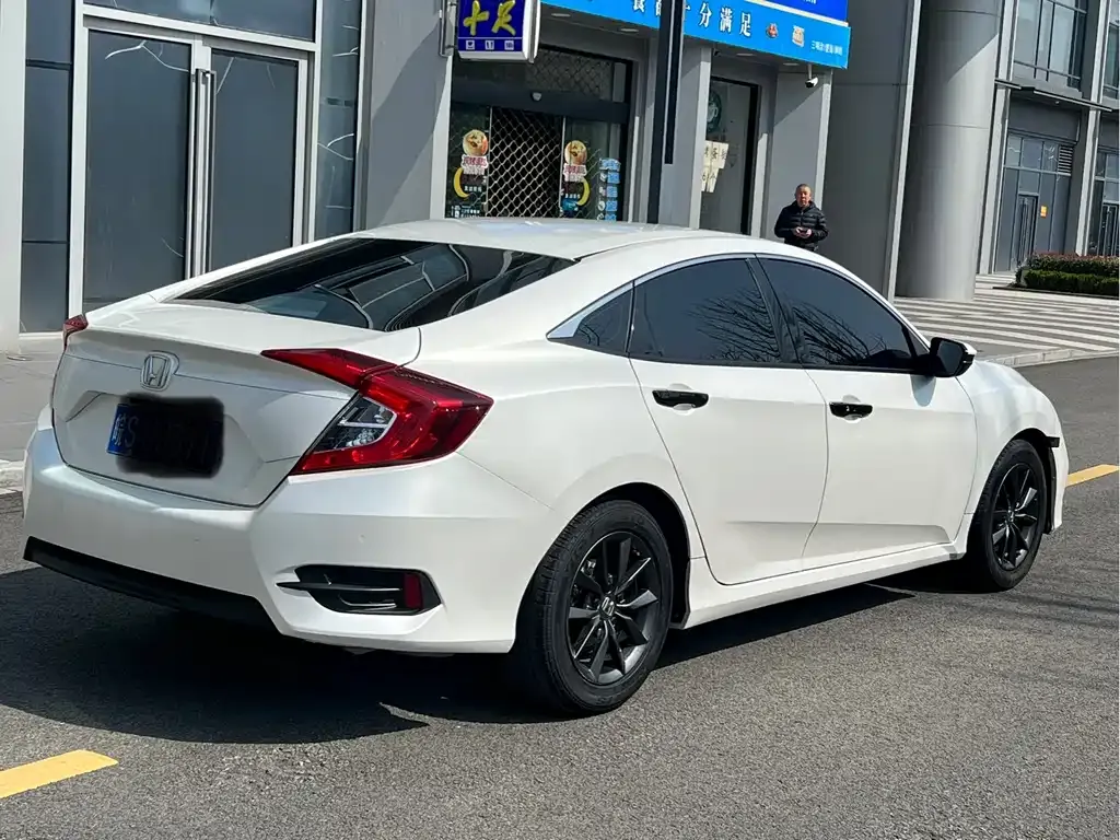 Honda Civic — фото 7
