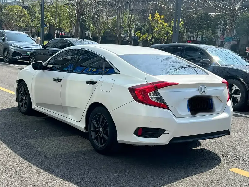 Honda Civic — фото 6