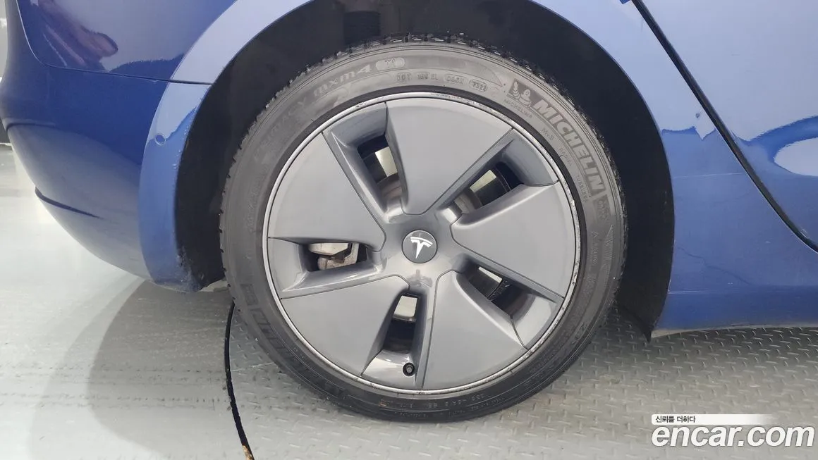 Tesla Model 3 — фото 4