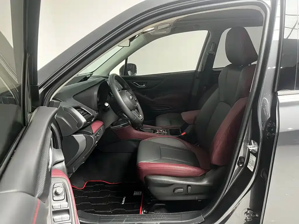 Subaru Forester 2024 из CN, фото 6