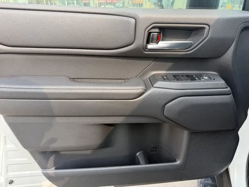 Toyota Prado 2025 из CN, фото 8